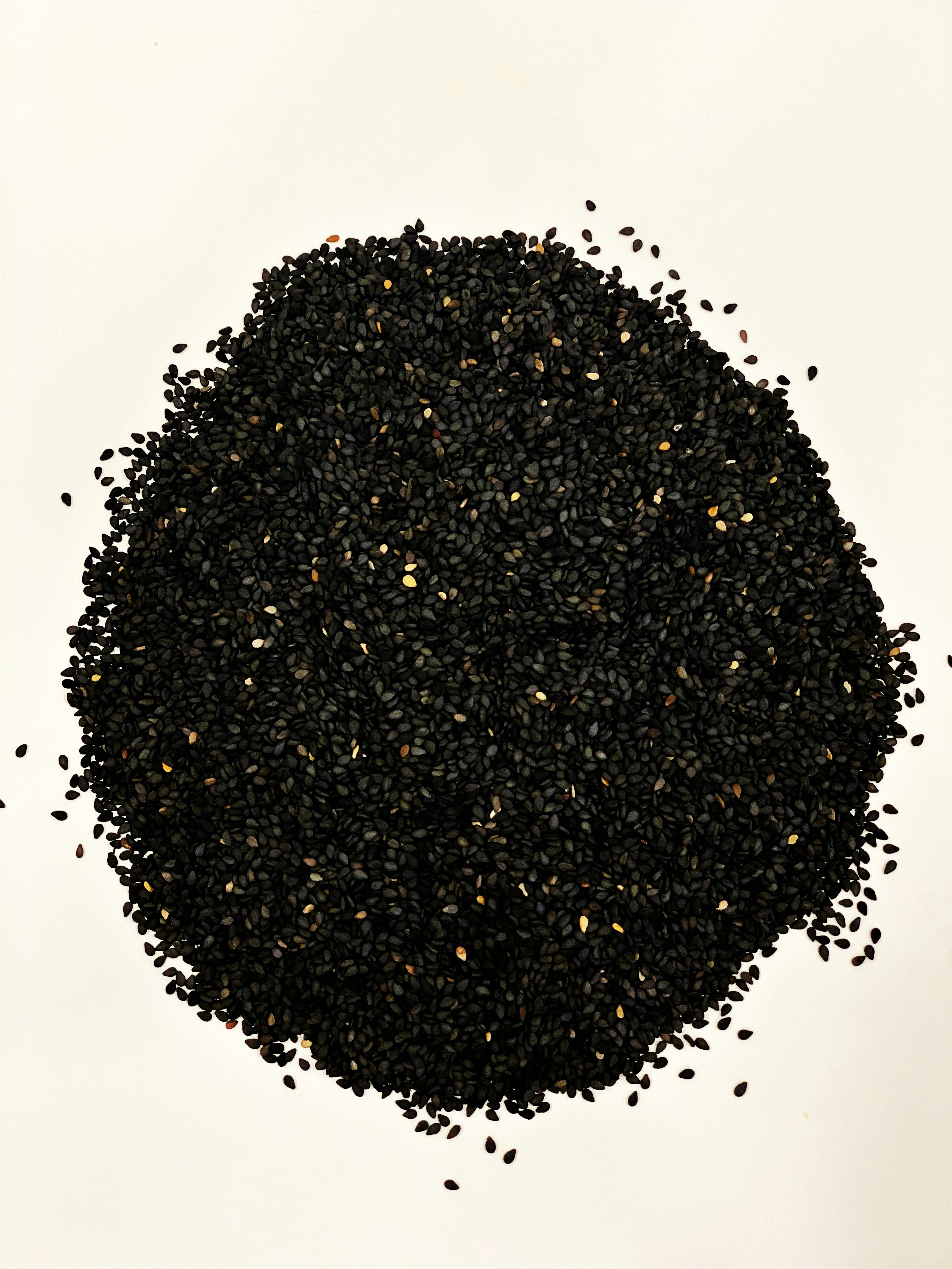 Black cumin and coriander seed after cleaning